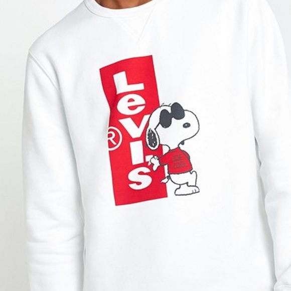levi's snoopy sweater